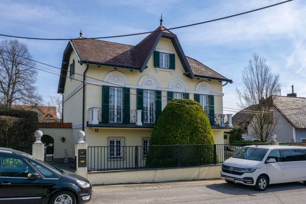 Mondäne Wienerwaldvilla - Eleganz, Privatsphäre und repräsentativer Luxus vereint - Vista 2