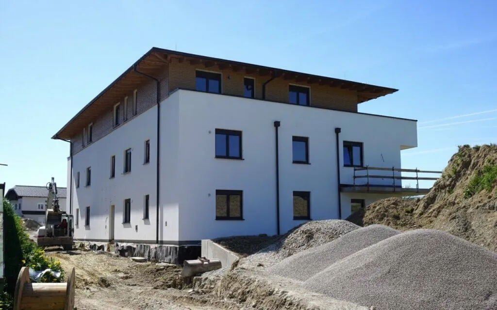 TRIO - BEZUGSFERTIG SOMMER 2026 - PROVISIONSFREI! Mondsee 2 Zi. Gartenwohnung mit ca. 90 m² Garten - BAURECHTOBJEKT - Ansicht 3