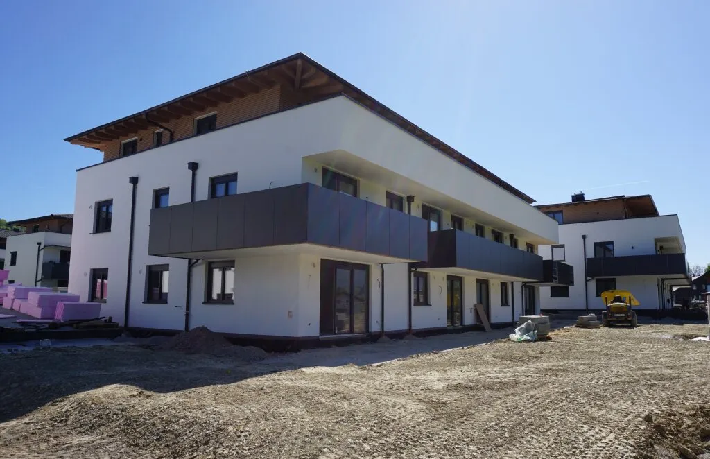 TRIO - BEZUGSFERTIG SOMMER 2026 - PROVISIONSFREI! Mondsee 2 Zi. Gartenwohnung mit ca. 90 m² Garten - BAURECHTOBJEKT - Ansicht 2