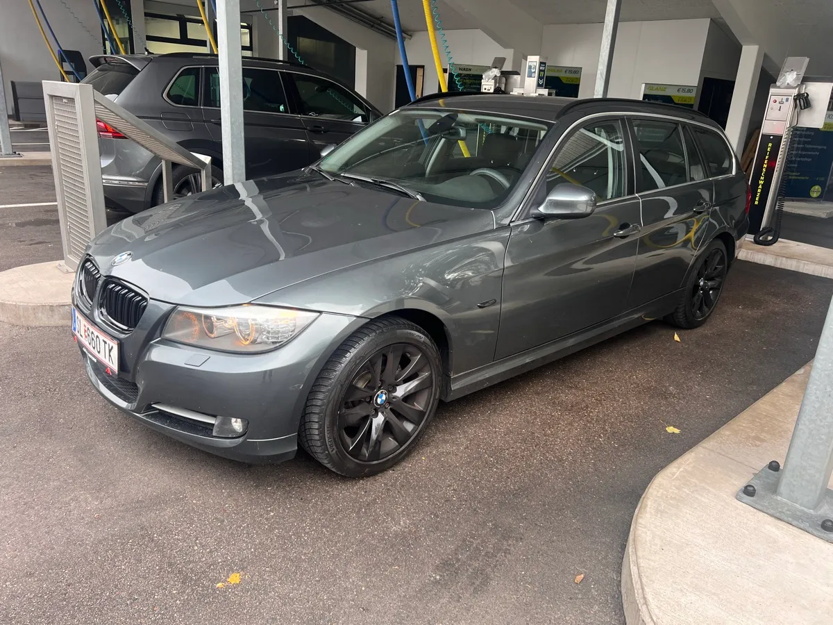 BMW 3 Series 2012 photo 2