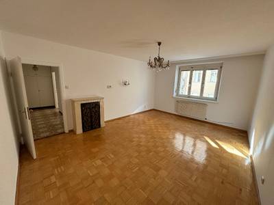 Super nette 2 Zimmer Wohnung (ideal für WG) in bester Lage für Unis
