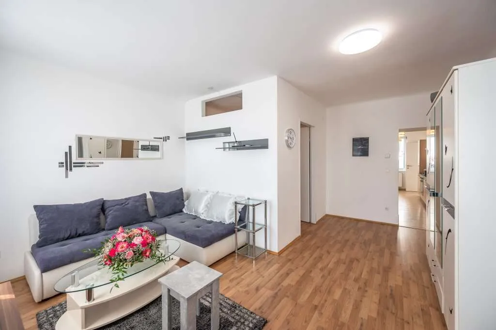++AUGARTEN++ Tolle 5-Zimmer Altbauwohnung mit Balkon in fantastischer Lage! - Ansicht 2