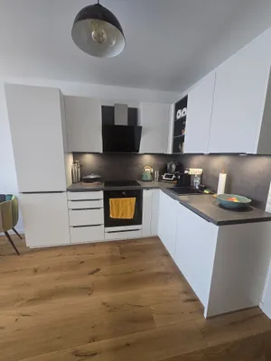 MODERNE 2-ZIMMER BALKONWOHNUNG & TIEFGARAGENPLATZ – Bild 3