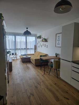 MODERNE 2-ZIMMER BALKONWOHNUNG & TIEFGARAGENPLATZ