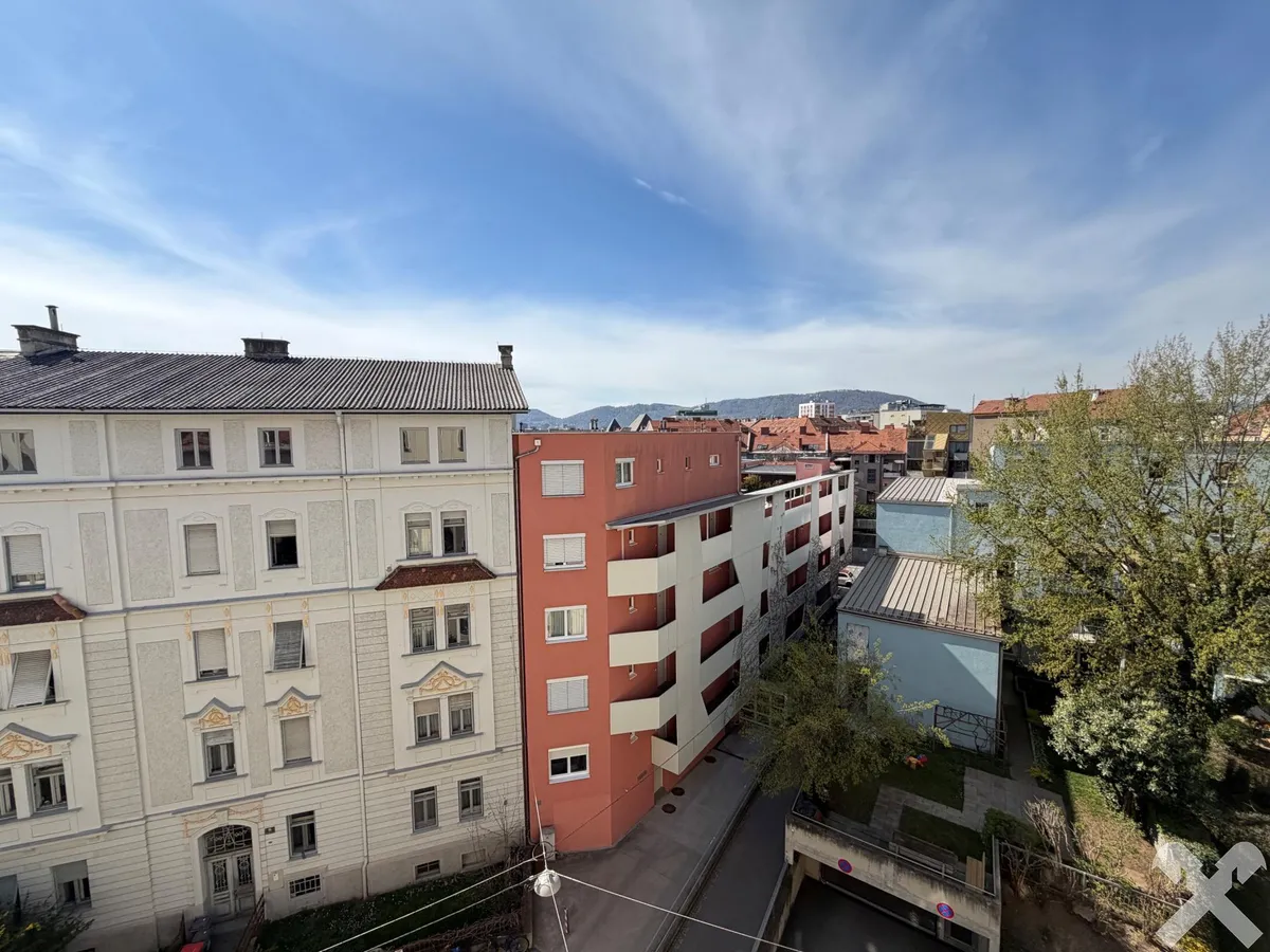 GENIAL ZENTRALER ALTBAU MITTEN IN DER CITY- EINE RARITÄT IN BESTER STÄDTISCHER RUHELAGE! - Widok 2
