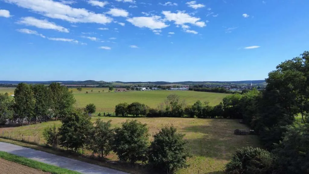 Einmalige Gelegenheit: Großzügiges Baulandgrundstück umgeben von Äckern mit Weitblick. Ideal für den Bau eines Traumhauses in ruhiger, naturnaher Lage - Widok 3