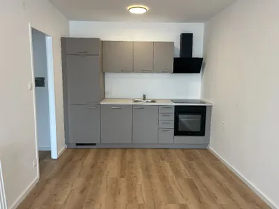 Renovierte 2-Zimmer-Wohnung nahe Hauptbahnhof & U1-Station – Bild 2