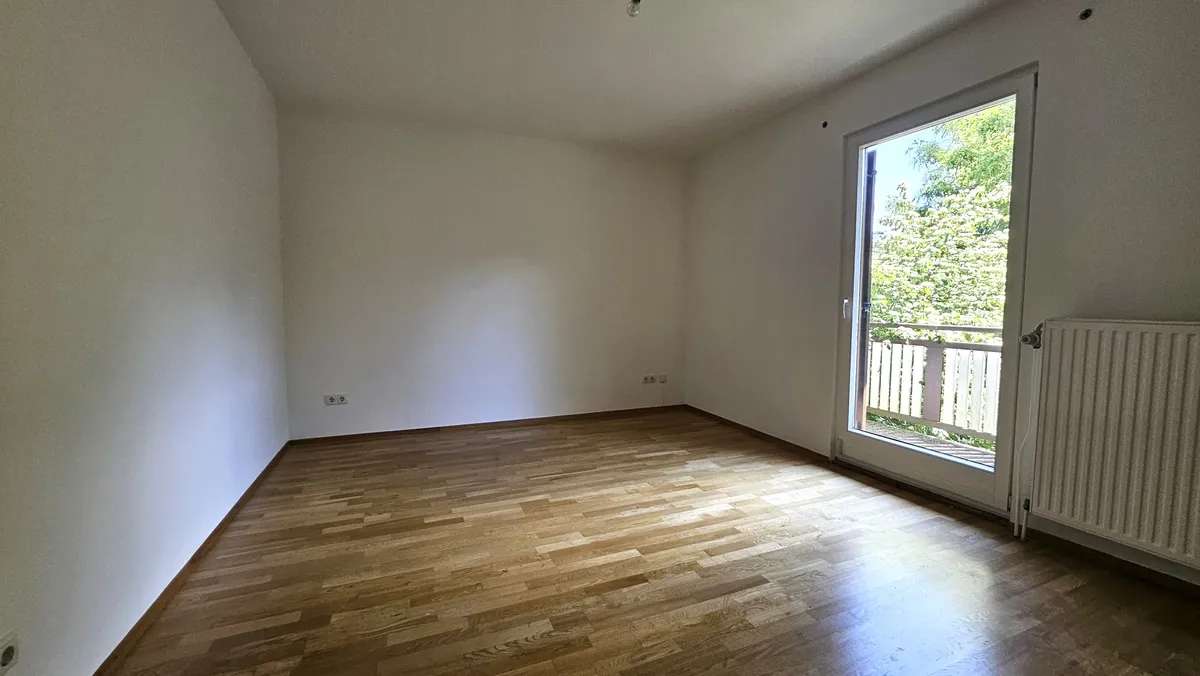Großes familienfreundliches Haus mit Einliegerwohnung und Pool - Ansicht 3