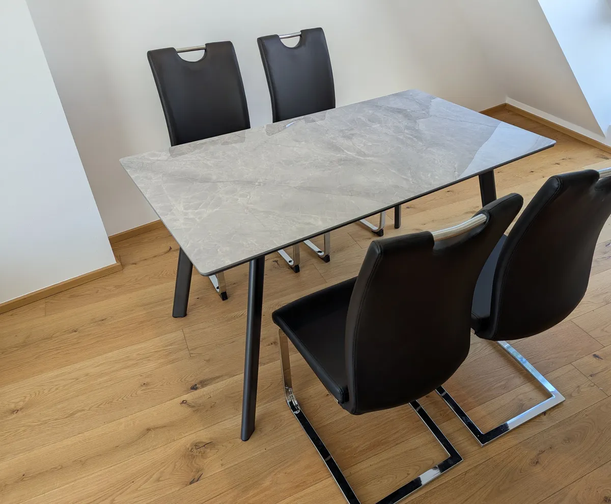 Esstisch Keramik Steinoptik 140x80 cm - grau - wie neu - inkl. Rechnung, € 120,- (1100 Wien)