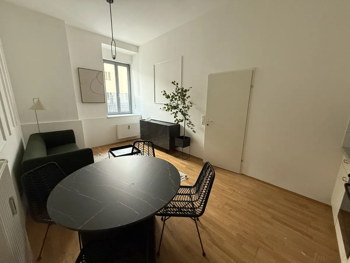 Anlegerhit!! Helle 2-Zimmer Wohnung mit Altbau-Charme und durchdachter Raumaufteilung! ++Videorundgang++ - Ansicht 2