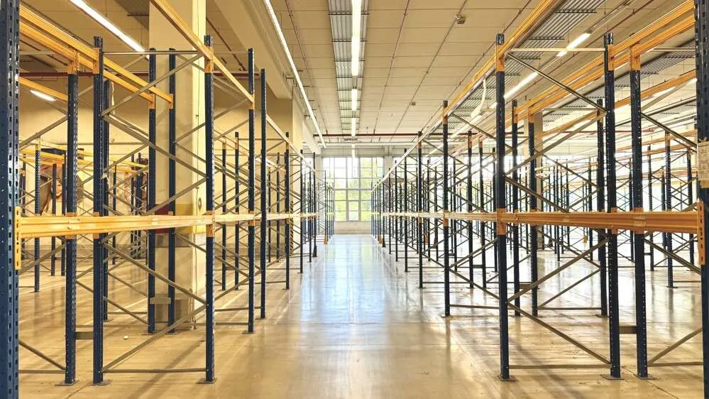 Südtrakt im EG - anmietbar ab ca. 3.450 m² | Multi-Funktionale Gewerbeimmobilie auf drei Ebenen - Ansicht 3
