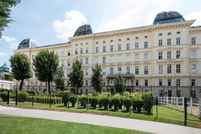 5-Zimmer-Wohnung mieten in Wien – 247,9 m², € 12.721 – Bild 9 von 10