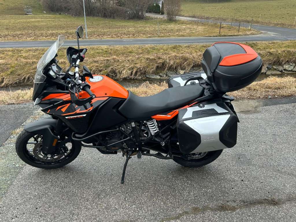 KTM Adventure 1090 Tourer