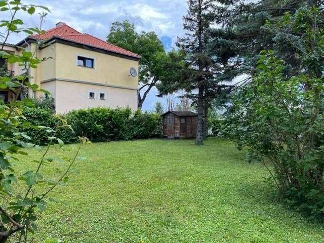 Baugrund mit kleinem Abrissobjekt und nicht funktionsfähigem Pool – pohled 3