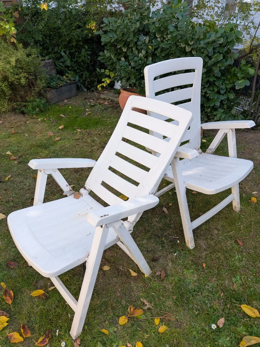 Zu verschenken: Gartenmöbel - Gartenmöbel / Griller / Dekoration
