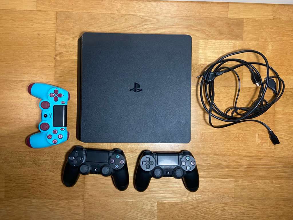 PlayStation 4 Slim Console outlet in Black 500 GB