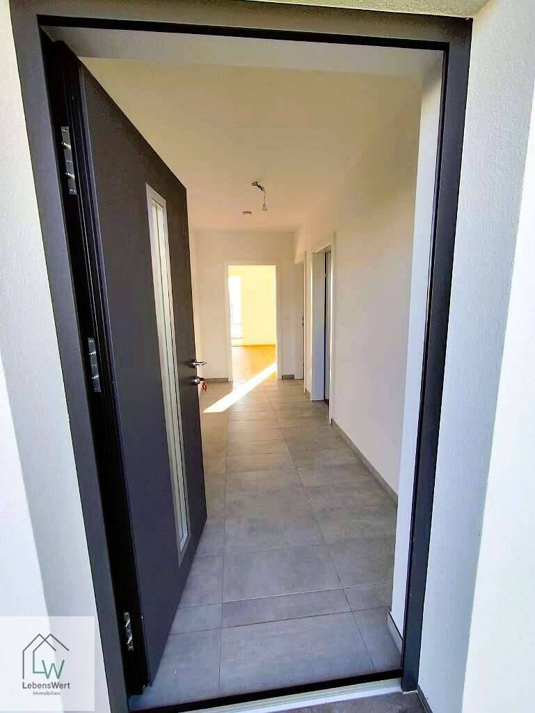 **"Von der Miete ins Glück - Ihr neues Eigenheim!"** Gemütliche 2-Zimmer-Wohnung mit Balkon! - Ansicht 2
