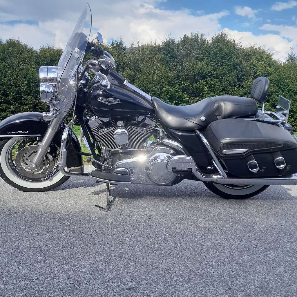 Harley-Davidson Road King FLHRC Road King Classic Tourer