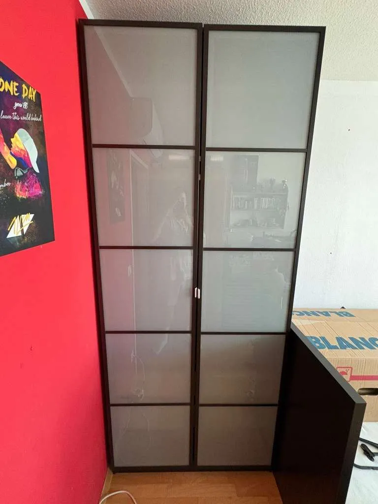 IKEA PAX Kleiderschrank - schwarz mit Milchglas-Türen, € 150,- (1220 Wien)