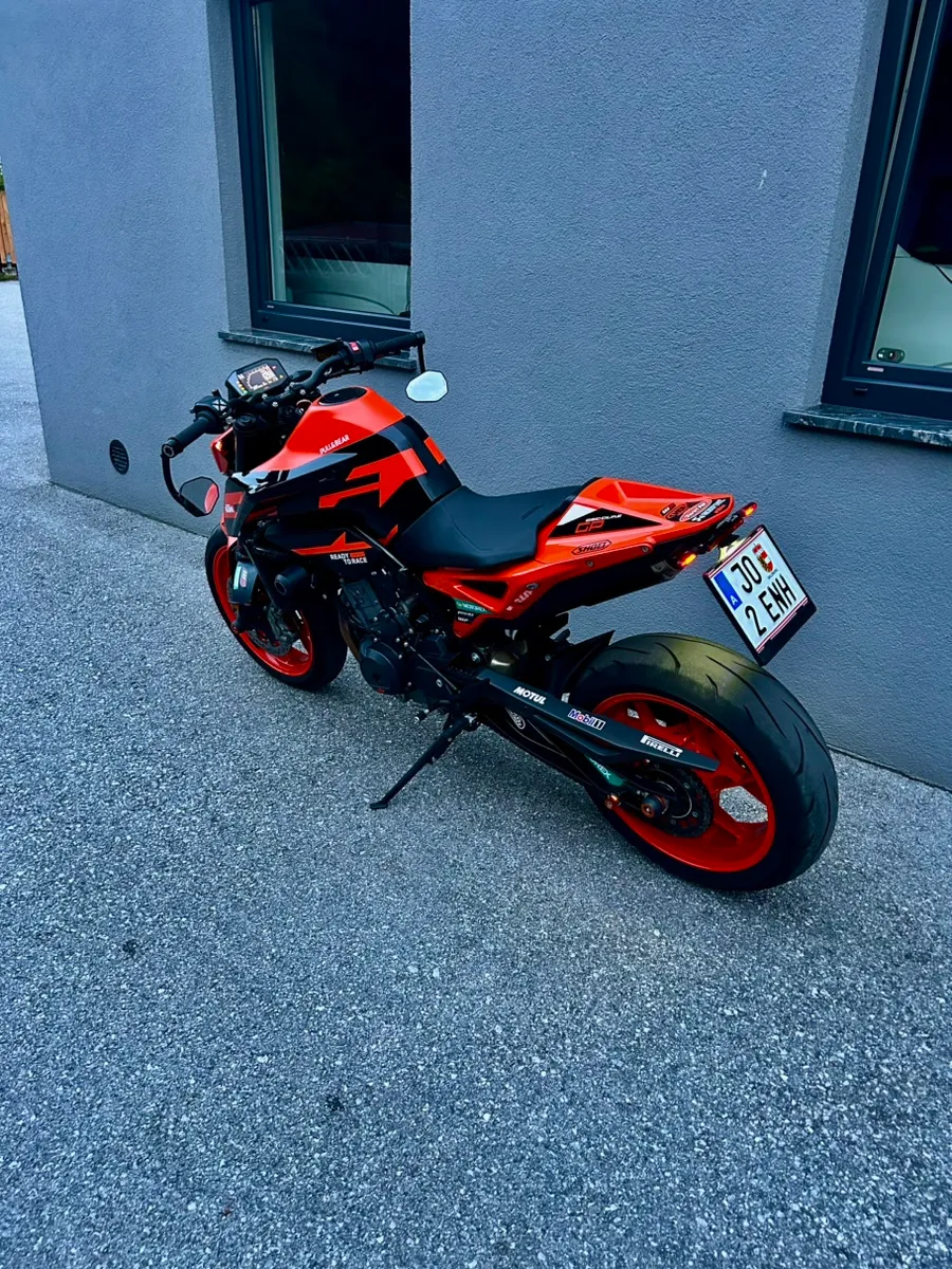 KTM 890