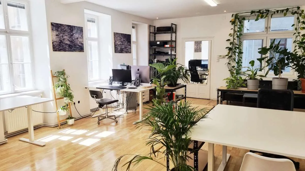 Büroplatz mit Fotostudio in kreativer Bürogemeinschaft / Arbeitsplatz / Co-working - Ansicht 3