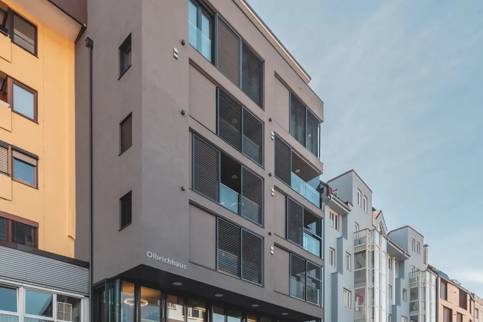 Hochwertige Wohnung im Zentrum mit Tiefgaragenstellplatz und Kellerabteil - Ansicht 2