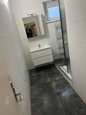 Erstbezug nach Komplettsanierung! Helle 3-Zimmer-Wohnung direkt an der U3