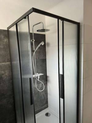 Erstbezug nach Komplettsanierung! Helle 3-Zimmer-Wohnung direkt an der U3 – Bild 3