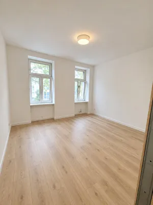 RENOVIERTE GROSSZÜGIGE 2-ZIMMER-WOHNUNG - SOFORTBEZUG - IDEAL FÜR 2ER-WG ODER PAAR, photo 2