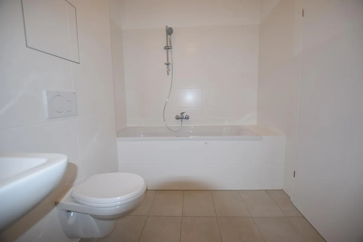 Ab 01.08. - Brauquartier - 2 Zimmer - Balkon - toller Ausblick - Ansicht 3