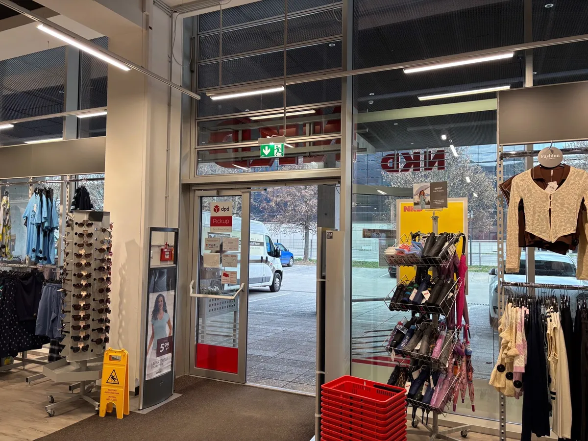 Attraktive Gewerbefläche mit Kundenparkplätzen vor der Tür - Ansicht 2