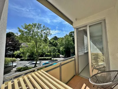 Stylisches Studio mit Balkon & Wintergarten – Bild 2