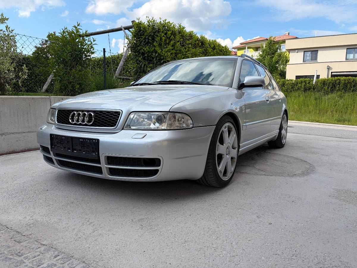 Audi A4 Avant quattro 2,7 S4
