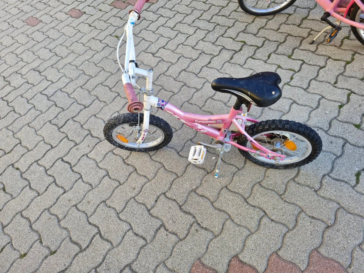 bike pedal kickstand Cyfie for Kids Bike 18 20 22 inch Wheel, Center Mount Bicycle Kick Stand, Adjustable Child Kickstands for 18