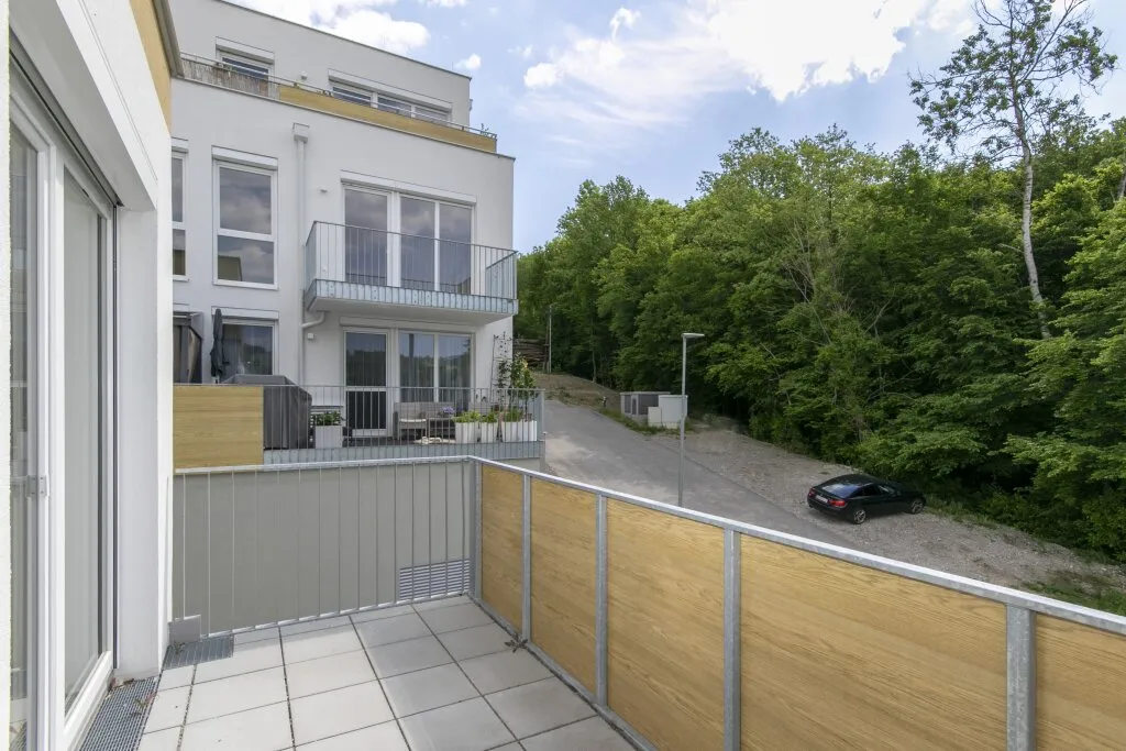 ERSTBEZUG: schöne Wohnung mit Grünblick und Garagenabstellplatz - Widok 3