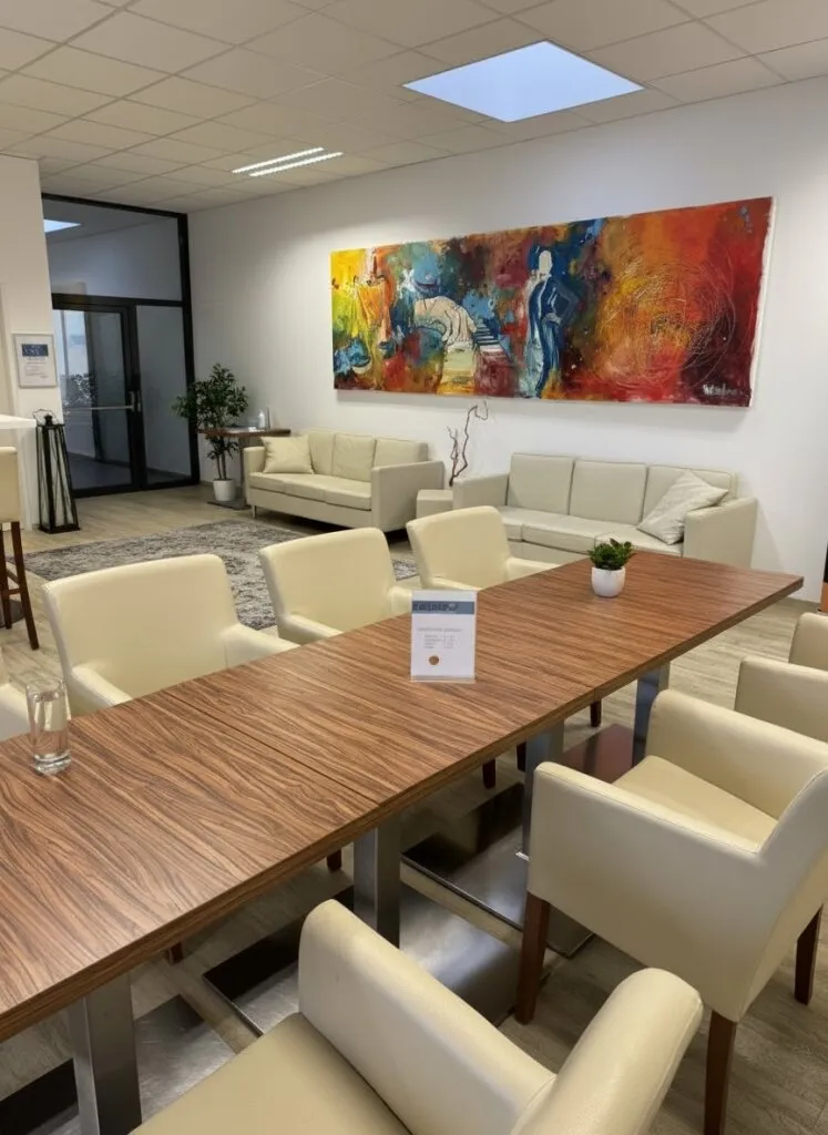 Arbeiten statt suchen - modernes Büro nahe A1 mit KLIMA, LIFT, E-TANKSTELLE sofort zu MIETEN - Ansicht 2