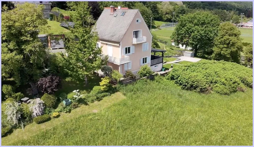 Großzügiges Wohnhaus mit einer tollen Aussicht und schöner Terrasse. 4 SZ, Wohnraum,Küche, Garten... – pohled 2