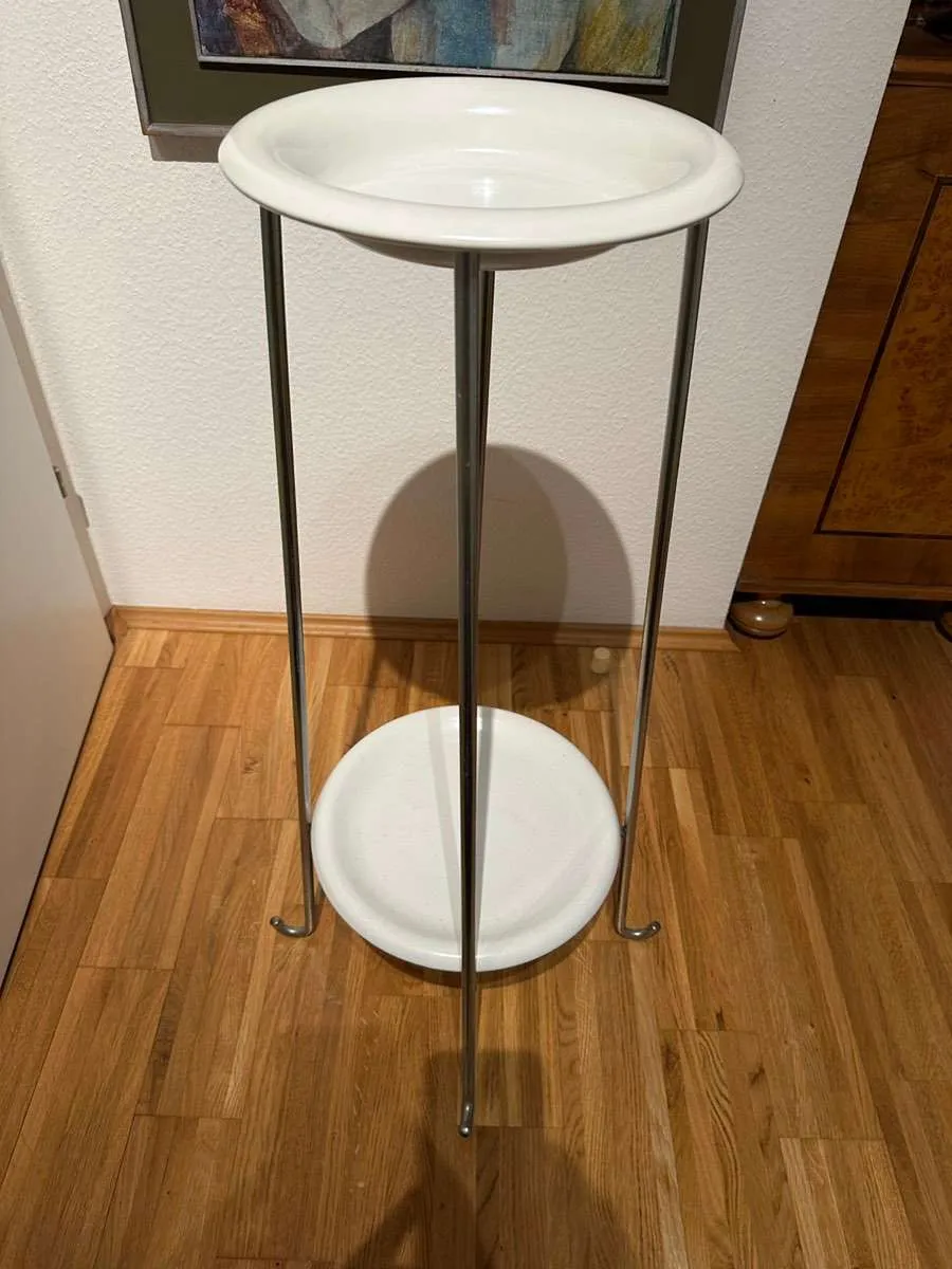 IKEA Pflanzenständer / Blumenständer aus Metall, 2-stöckig, weiß/ chrom, € 39,- (1220 Wien)