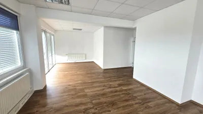 2-Zimmer-Gewerbeimmobilie mieten in Ried im Innkreis – 84 m², € 490 – Bild 2 von 9