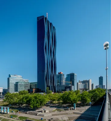 Gewerbeimmobilie mieten in Wien – 588 m², € 23