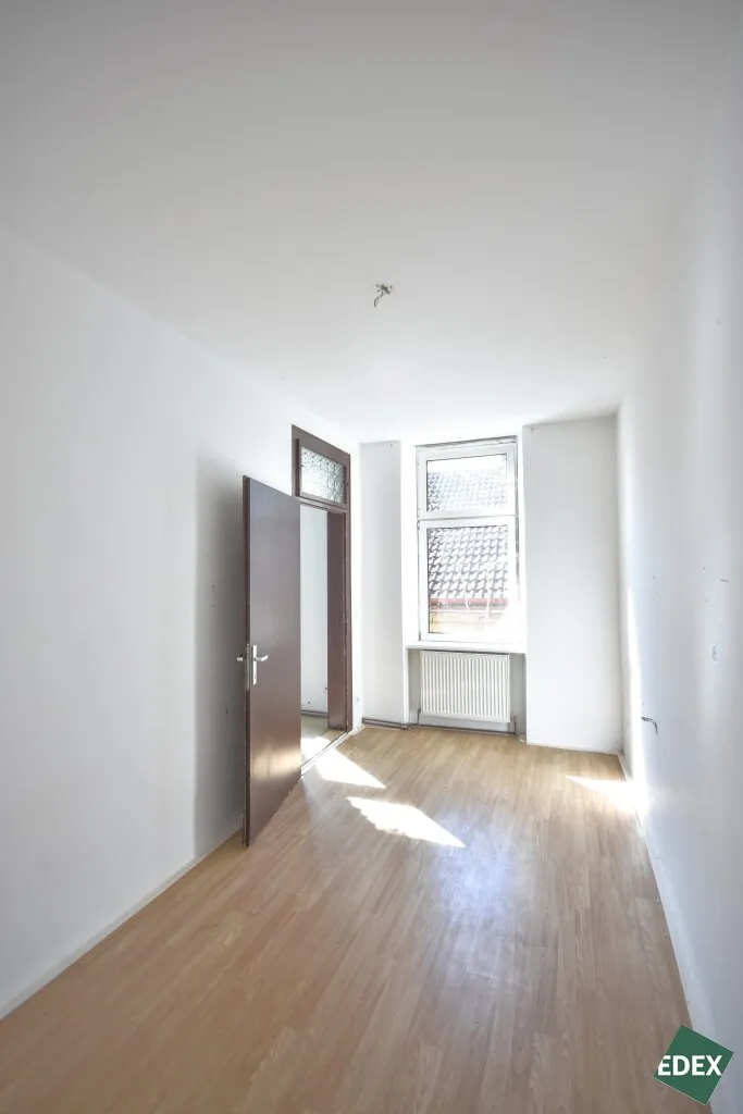 Altbau mit Charme - lichtdurchflutete Wohnung zum Sanieren - Ansicht 2