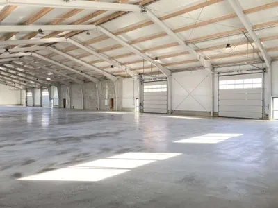 Gewerbeimmobilie mieten in Korneuburg – 1 395 m², € 12.000 – Bild 2 von 24