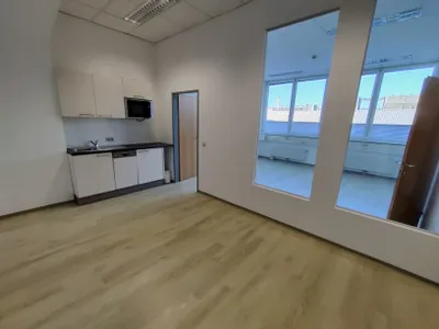 3-Zimmer-Gewerbeimmobilie mieten in Wels – 59 m², € 635