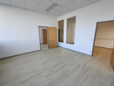 3-Zimmer-Gewerbeimmobilie mieten in Wels – 59 m², € 635 – Bild 5 von 6