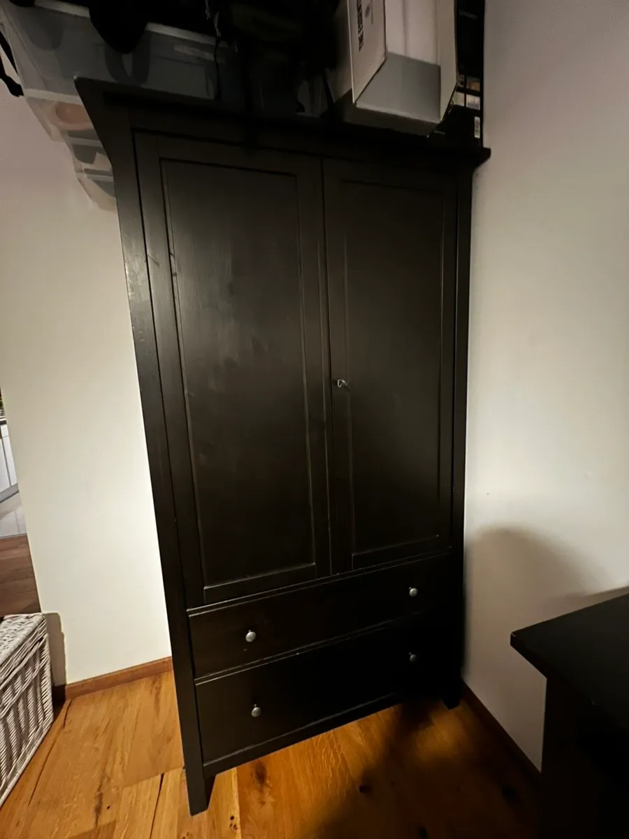 Kleiderschrank Ikea HEMNES schwarz, € 0,- (8045 Andritz)