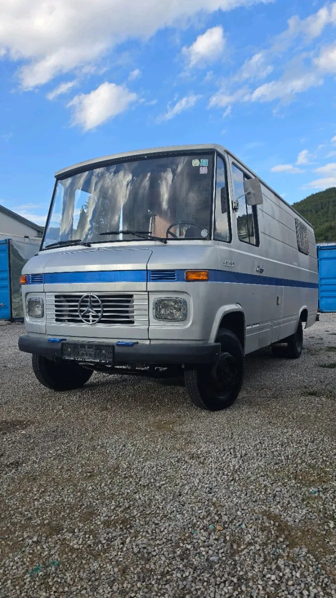 Mercedes-Benz L406