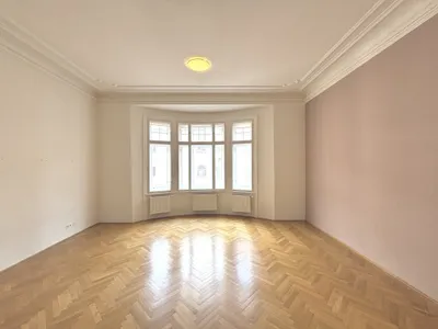 ERSTBEZUG NACH GENERALSANIERUNG! Schöne 5-Zimmer Altbauwohnung mit S/W-Balkon nahe Rochusmarkt, 1030! – Bild 3