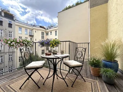ERSTBEZUG NACH GENERALSANIERUNG! Schöne 5-Zimmer Altbauwohnung mit S/W-Balkon nahe Rochusmarkt, 1030! – Bild 2