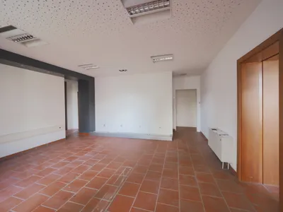 13-Zimmer-Gewerbeimmobilie mieten in Mödling – € 3.590 – Bild 3 von 28