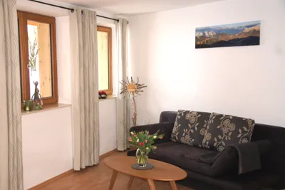 4-Zimmer-Wohnung mieten in Kitzbühel – 60 m², € 640 – Bild 1 von 4
